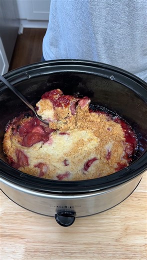 Strawberry Shortcake Cobbler! 🤤 A super simple and easy crockpot dessert the whole family will love. | Crafts Hacks and Laughs