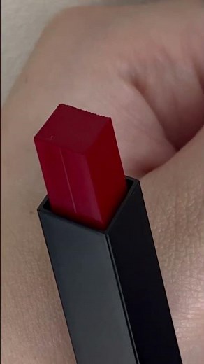 Yves Saint Laurent Rouge Pur Couture The Slim Lipstick | 21 Rouge Paradoxe💄 #swatches #lips #ysl