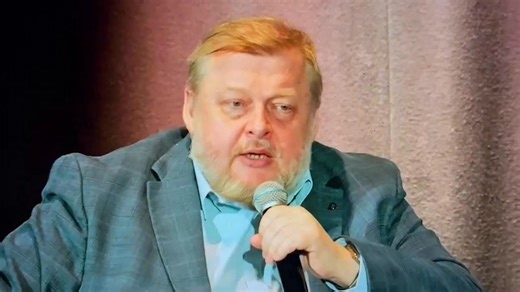 Co Trump myśli o Polsce? 🇺🇸🇵🇱 A) Kocha nas! Widzi w nas silny bastion USA w zepsutej, słabnącej Europie. B) Jesteśmy mu obojętni. Nie potrafiłby nawet wskazać Polski na mapie. C) Sympatia i antypatia nie ma żadnego znaczenia. Jesteśmy tylko pionkiem na jego szachownicy. 👉 https://www.youtube.com/watch?v=OIVv2vwyCNU Zapraszam do dyskusji i obejrzenia całej rewelacyjnej rozmowy z doktorem Szewką! Doktor Szewko wprost o potwornych zagrożeniach leżących obecnie przed Polską! 🇵🇱🇵🇱🇵🇱 Histor