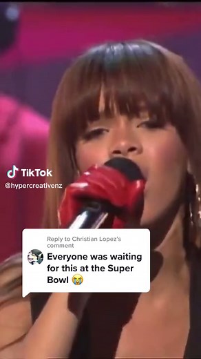 Rihanna Performs ‘SOS’ Live in 2006 | Rihanna Live Performance Highlights