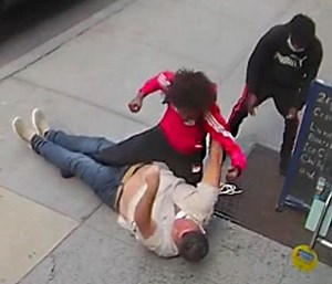 Crazy: Retired NYPD Officer Gets Knocked To The Ground & Punched In The Head Repeatedly During A Brutal Manhattan Beatdown!