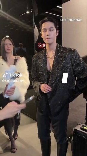 「ドルチェ＆ガッバーナ」のショーの舞台裏💃NCTのドヨンと俳優ムン・ガヨンが、ファンからの声援に応える姿を2分強のノーカットでお届け👀📸 @Dolce & Gabbana @NCT Official #DGxDOYOUNG #NCT #ドヨン #도영 #doyoung #nct127 #DGFW24xDOYOUNG #ムンガヨン #munkayoung #문가영#dolcegabbana #ドルチェアンドガッバーナ #dgfw24#mfw #milan #fashionshow #fashion #fashionweek #fashiontiktok #ファッションショー #ミラノコレ