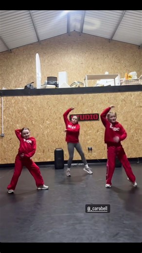 Wee bit of commercial 💃🏽❤️‍🔥 learning from the best @carabel ##fyp #lovetodance #dancer #commercialdance