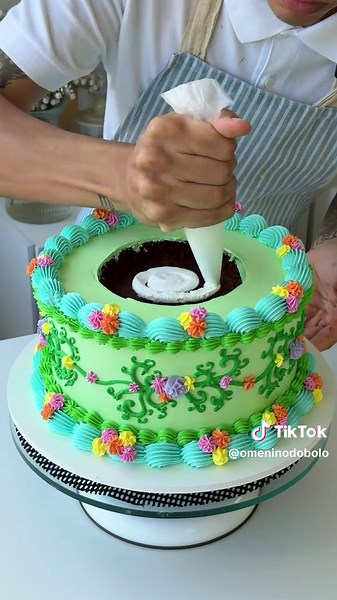 Bolo de Lago de Carpas: A Decoração de Bolo que Você Precisa Ver! 🐟