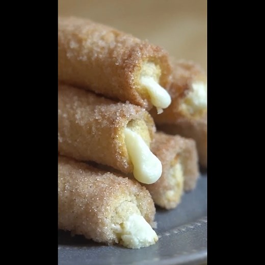 Delicious Treat: Cracklin’ Rolls #bread #recipe #dessertrecipe #dessert #sweets | Emmymade