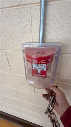 This one’s for all the fire alarm enthusiast who love a good EVAX system. Bonus burnt out beacon