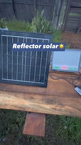 2.5K views · 22 reactions | Este es un reflector solar en donde el panel viene separado de la placa led, de esta manera puedes instalar a interior el led y el panel hacia el exterior , o colocar tus luces donde desees iluminar y el panel solar a un lugar donde cargue todo el día #hogar #jardin #arquitectura #deco #rancho #offgrid | SolarWater | Facebook
