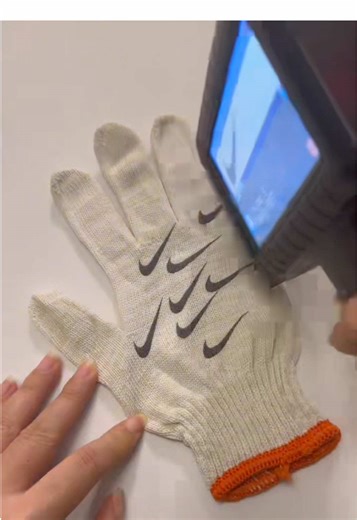 Impresión personalizada en guantes con impresora portátil