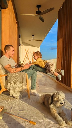 101K views · 1.3K reactions | Nu cred că aveam jocuri pe televizor, sau jocuri, sau televizor , dar aveam ture nelimitate în leagănul făcut din picioarele bunicului meu, iar asta era tot ce aveam nevoie. Bucuria scoasă din priză are frumusețea ei unică, pe cale de dispariție. | Vladimir Draghia | Facebook