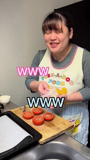 トマトのチーズ焼き: 料理喋りながら面白いトマト