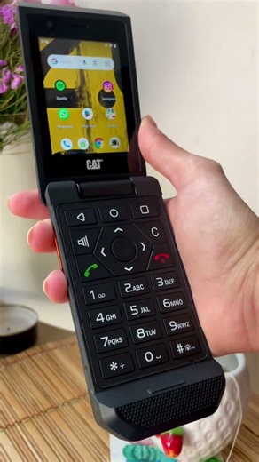 CAT S22 flip smartphone with Android 11 #cats22 #android11 #flipphone #androidflipphone #y2kphones