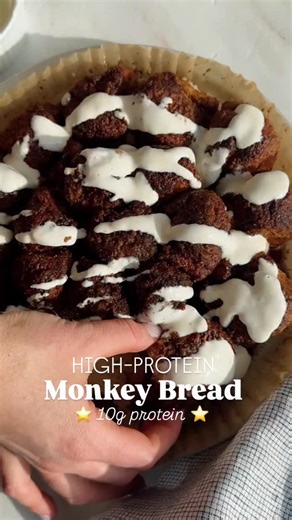 High-Protein Monkey Bread 😎 Comment RECIPE and we’ll DM it to you. The monkey bread itself is made with only 3 ingredients: ✨ blended cottage cheese, ✨ flour, and ✨ baking powder. Then it’s tossed in butter and then into a classic cinnamon brown sugar mixture. Air fry it at 300ºF for 20-25 minutes and BOOM. Slather her up with cream cheese x cottage cheese icing and enjoy! https://fitfoodiefinds.com/protein-monkey-bread/ | Fit Foodie Finds
