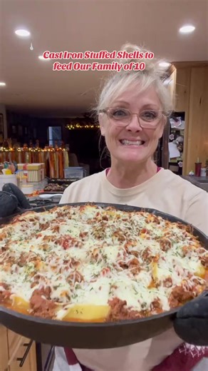 139K views · 3.4K reactions | Cast Iron Stuffed Shells #BigFamilyCooking #castironcooking #castironskillet #dinnerideas #dinnertime #easyrecipes #stuffedshells #justthebells10 | Just the Bells 10 | Facebook