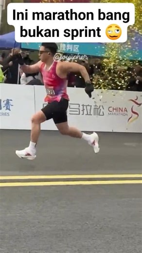 5.7M views · 25K reactions | Sekurang kurangnya dia menang bergaya 400 meter pertama. Starting point dia dah curi spotlight  . . #funnyvideos #reelsvideoシ #reelschallenge #funnyreels #jangkauanluas | Joy Daily | Facebook