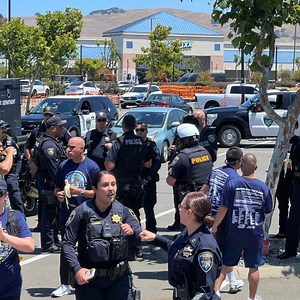 UCPD Joins 2025 Law Enforcement Torch Run for Special Olympics Northern California! This afternoon, the Union City Police Department proudly participated in the 2025 Law Enforcement Torch Run, raising funds and awareness for Special Olympics Northern California (SONC). The event began with Hayward PD passing the Flame of Hope to UCPD at Pep Boys. Our officers then carried the torch 3.5 miles to the Union City Police Department, where it was handed off to Fremont PD to continue its inspiring jour