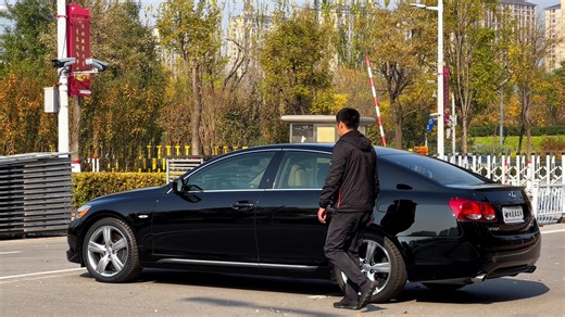 你们喜欢的雷克萨斯GS430，4.3 V8出道即是巅峰的一台车型！！！2007年3月份上牌的GS430，安全行驶了2.9万公里，到现在已经18年前的车了。