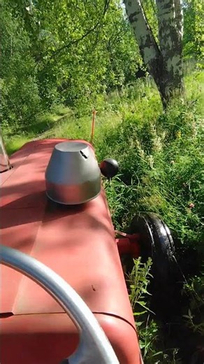 Valmettia ylös ojasta! Nouseeko omin avuin?! Maasto käyttöön tarkoitettu kuitenkin! Traktori elämää!