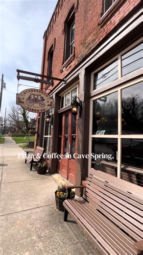 Perfect weather Cave Spring pizza & coffee 10/10 kind of day 🍕☕🌤️ Happy Sunday🐥 #CaveSpring#GeorgiaEats #sunnyday#coffetok #localspots