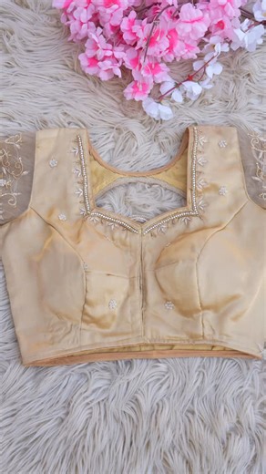 Odhanibysrn on Instagram: "CUSTMIZED NAME HANDWORK BLOUSE WITH PURE ZARDOZI HANDWORK✨❤️ ON GAJJI SILK FABRIC (CUSTOMIZABLE) | JUST FOR 7999₹ SEARCH BOX CODE: #HB076"