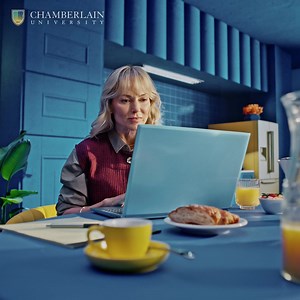 Around every corner, our nursing students are provided with a care and support to lift them up and guide them through. | Chamberlain University