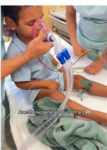 Après la greffe, il y a énormément de rendez-vous pour voir si ça n’a rien endommagé 🏥 il a fait une anesthésie générale pour passer un I.R.M. au niveau du cerveau 🧠 #pediatria #enfantmalade #greffemoelleosseuse #oncology #anesthésiegénérale,