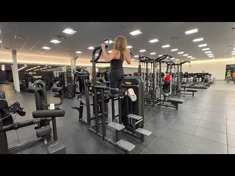 Technogym Selectorised Selection 900 | Kneeling Easy Chin Dip