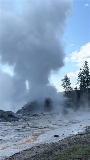 ¡Explosión de Géisers en Yellowstone!