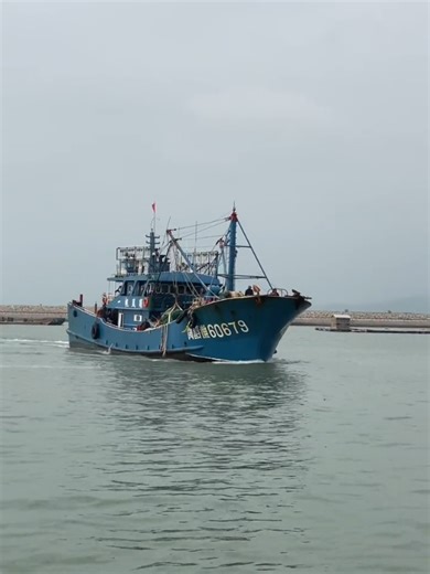 Exploring the Biggest Ship in the North Ocean