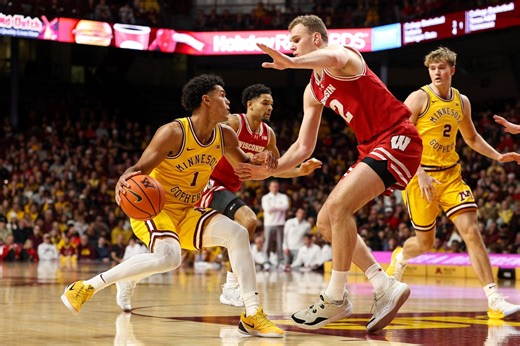 Gophers lose to Badgers on last-second shot