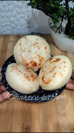 suji ka nashta !! #sujirecipe #sujikanashta #stuffedidli #ytshorts #sujikaidli #instantsujirecipe