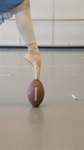 Super Bowl Challenge 🏈💙💚 With Seattle Seahawks heading into a Super Bowl showdown against New England Patriots, we figured it was only right to extend a little city-to-city creativity check to Boston Ballet. Turns? Cool. Partnering? Check. Catching a football? …Still working on it. So Boston — here’s our most creative throws, catches and almost-catches. Your move. Dancers in order of appearance: Yuki Takahashi Emerson Boll Larry Lancaster Lily Wills Destiny Wimpye Dylan Calahan Juliet Prine Z