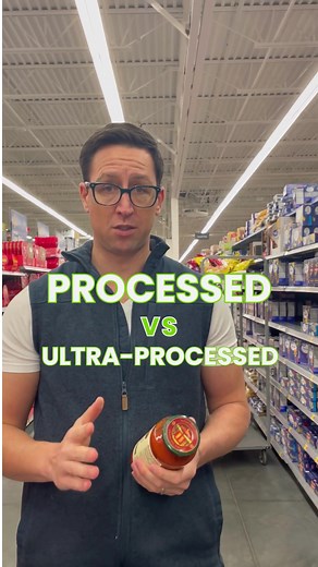 What distinguishes ultra-processed from processed foods? 🤔 We have a classification system for that! The NOVA classification system, developed by researchers at the University of São Paulo in Brazil, is widely used to categorize foods based on their degree of processing. Ultra-processed foods belong to Group 4, while processed foods fall under Group 3. Minimally processed foods (Group 1) and culinary ingredients (Group 2) complete the classification. Ultra-processed foods are usually characteri