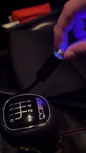 Test d'un mini projecteur pour un ciel étoilé dans la voiture