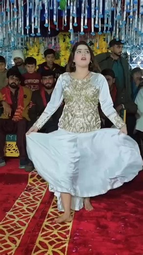 Nisha Khan's Dance Performance to Main Tery Nal Dilon Thik Haan