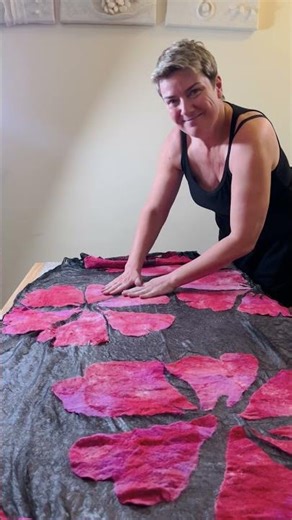 The Magic of Felting – Behind the Scenes #felting #feltro #wetfelting #feltedscarf #fiberart