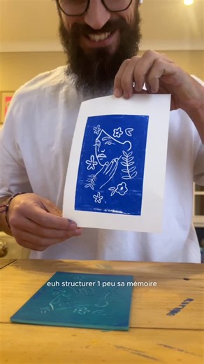 Ateliers créatifs joyeux on Instagram: "Arrête de scroller et prends 1 heure pour créer ! Si tu avais besoin d’un signe pour poser ton téléphone, le voici 👋🏼 Parce que la santé, les souvenirs, les vrais moments ne se construisent pas en scrollant. Ils naissent quand on s’arrête, quand on prend le temps, quand on crée. Ici, c’est ton endroit pour appuyer sur pause. Pour ralentir. Pour fabriquer des moments qui restent. Créer, c’est vivre 💙 Et si jamais tu oses me dire que c’est pas ton truc (s