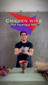 Flower arrangements with chicken wire are nothing new but we can always give a twist to traditional mechanics, at the same time is not easy to work with here some tips! -CREATE A BASE: starting from lower areas will help you to build a good foundation. -WORK IN SPIRAL: even when is nostalgic a bouquet inserting your stems in spiral in the chicken wire will make that you can place easier your flowers or take them out to change a position. -KEEP IN MIND YOUR STEMS: to decide how much chicken wire 