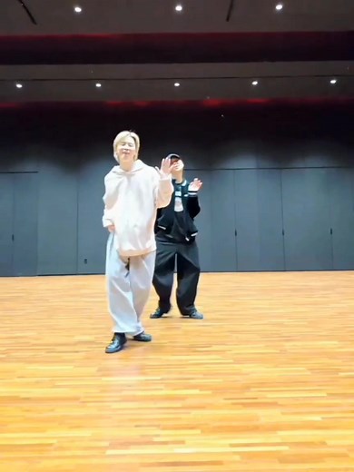 THEY ARE DANCING DYNAMITE 😍 #epiphanygirl | Trap In Euphoria