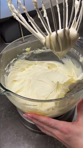 Pudding Buttercream 😍 IG: laras_tortenzauber