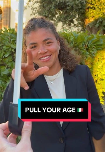 Pull Your Age Challenge: Italy's BJK Cup Tennis Team