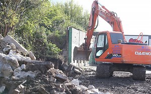 After 37 years a peace wall comes down in Belfast | IrishCentral.com