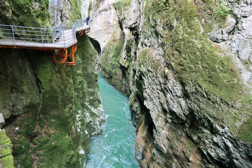 À 10 km d'Annecy : les Gorges du Fier, une balade spectaculaire à flanc de falaise - Mon séjour en montagne