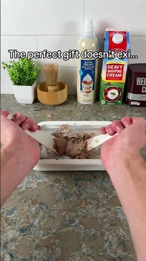 This rolled ice cream tray is probably the best gift I’ve seen✨ It’s so cuteee🥰#rolledicecream