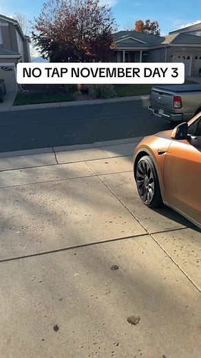 Replying to @Mr person day 3: its getting hard to resist tapping 😭 #tesla #modely #teslatok #notapnovember #nnn #notap #november #teslaflex