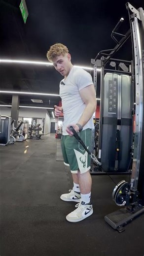 Behind Back Cable Curl – Sekret pełniejszego bicepsa 🔥 #motivation#gymtok #siłownia