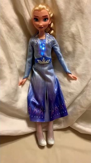 Singing Elsa Frozen 2