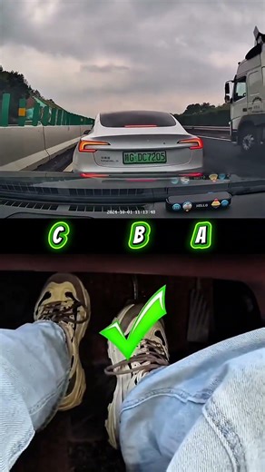 How to properly apply the brakes in an emergency manual transmission car? #manualtransmission