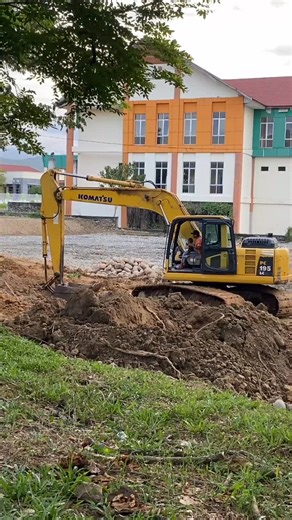 excavator hitachi road #hitachi #reelsusa #excavator | Bulldozer Texas