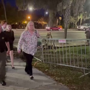 Alex Murdaugh's son, Buster, enters the courthouse before learning of his father's conviction. cbsn.ws/2241 | 48 Hours