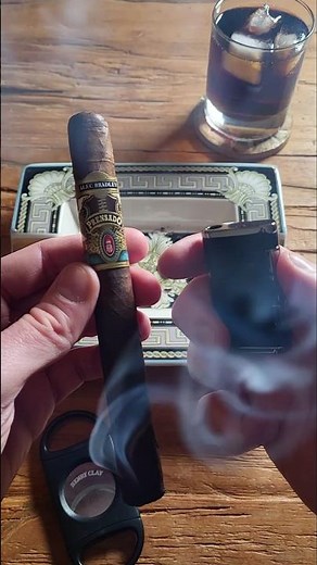 lighting up this wonderful #cigar late in the evening 🔥🌌 #asmr #cigars #Zigarre #myhabanosmoment